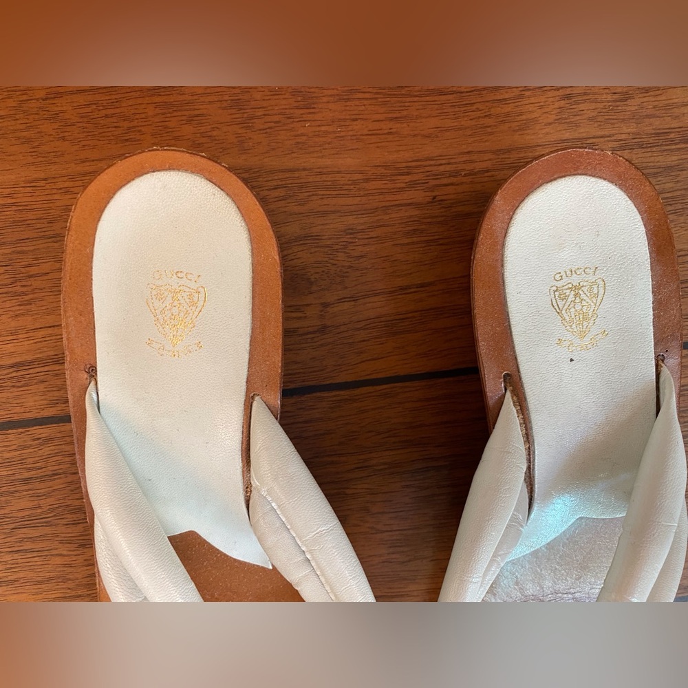 Vintage 1970s 1980s Gucci White Leather and Wood Flip Flop Sandals - Picture 2 of 11